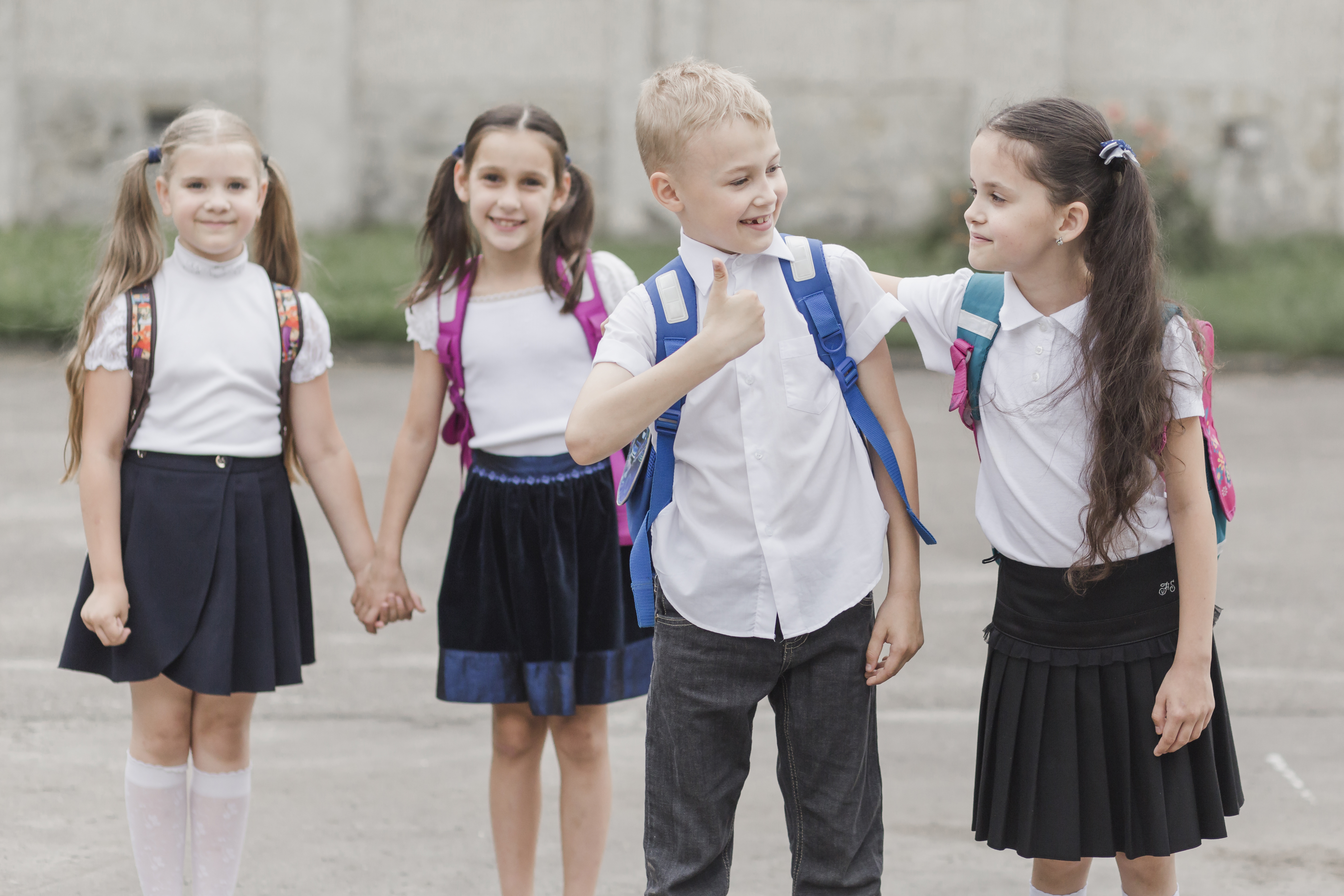 Adolescente con uniforme